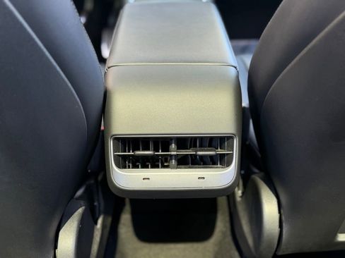 Used 2021 Tesla Model Y Long Range image 49