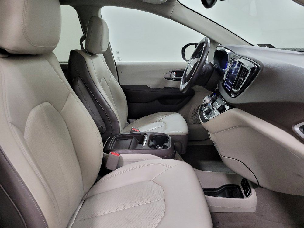Used 2019 Chrysler Pacifica Touring-L FWD image 21