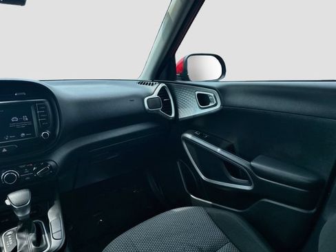 Used 2023 Kia Soul LX w/ LX Technology Package FWD image 26