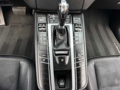 Used 2018 Porsche Macan image 23