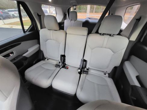 Certified 2023 Honda Pilot LX image 12