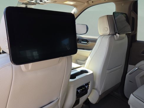 New 2026 GMC Yukon Denali w/ Denali Reserve Package AWD/4WD image 13