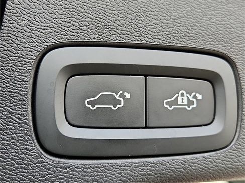 Used 2024 Volvo XC60 B5 Plus image 27