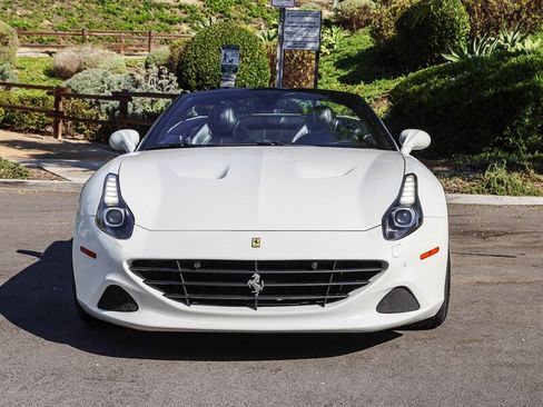 Used 2015 Ferrari California T RWD image 8