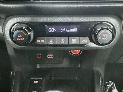 Used 2024 Nissan Kicks SR w/ Interior Electronics Package FWD image 15