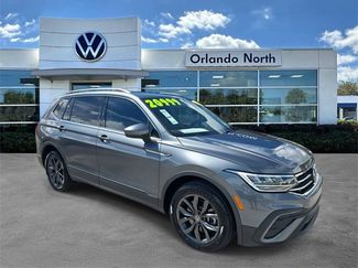 Used 2022 Volkswagen Tiguan SE w/ Panoramic Sunroof Package image 1