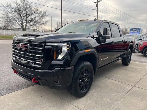 Used 2025 GMC Sierra 2500 AT4 image 5