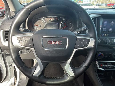 Used 2024 GMC Terrain SLT image 28