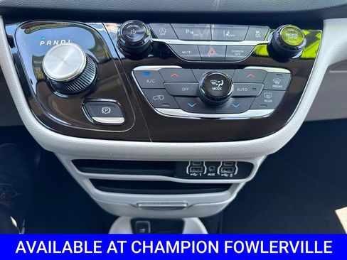 Used 2023 Chrysler Pacifica Touring-L FWD image 30