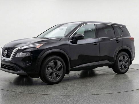 Used 2025 Nissan Rogue SV image 3
