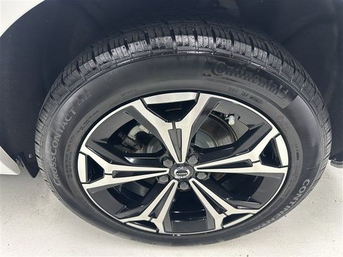 Used 2022 Volvo XC60 B5 Momentum w/ Climate Package AWD/4WD image 17