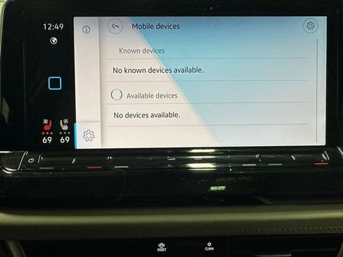 Used 2025 Volkswagen Atlas SE image 36