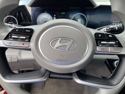 Used 2024 Hyundai Elantra SEL FWD image 18