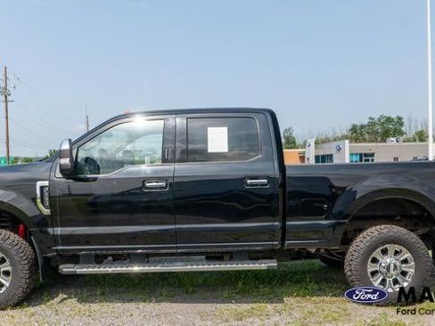 Used 2017 Ford F250 XLT w/ XLT Premium Package AWD/4WD image 9