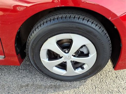Used 2012 Toyota Prius Three image 28