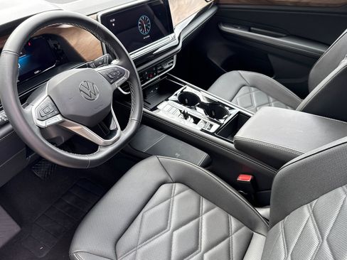 Used 2026 Volkswagen Atlas SE AWD/4WD image 4