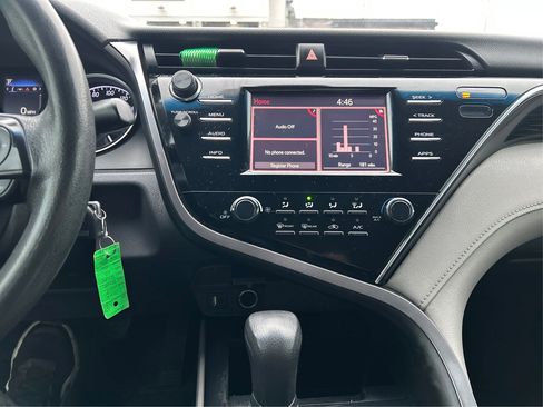 Used 2018 Toyota Camry LE image 24