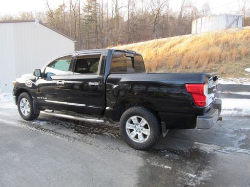 Used 2017 Nissan Titan SV image 5