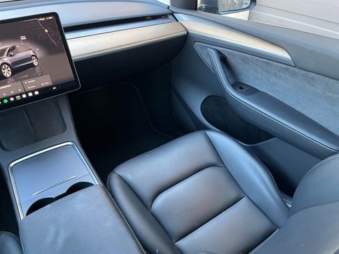 Used 2023 Tesla Model Y AWD image 18