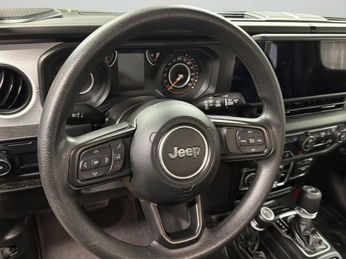 Used 2025 Jeep Wrangler Unlimited Sport AWD/4WD image 11