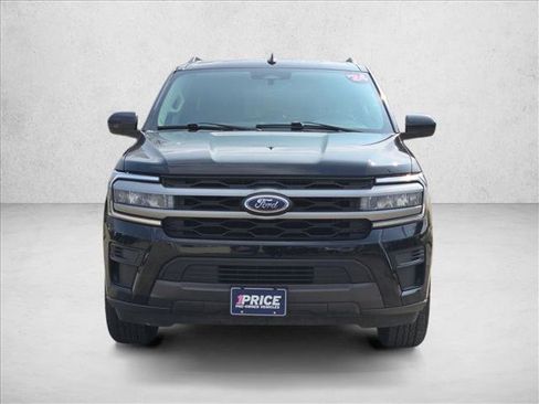 Used 2024 Ford Expedition Max XLT image 2
