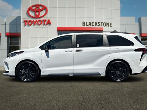 Certified 2026 Toyota Sienna XSE FWD image 6