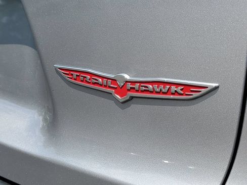 Used 2020 Jeep Cherokee Trailhawk w/ Cold Weather Group AWD/4WD image 31
