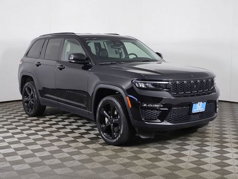 Used 2023 Jeep Grand Cherokee Limited w/ Black Appearance Package AWD/4WD image 2