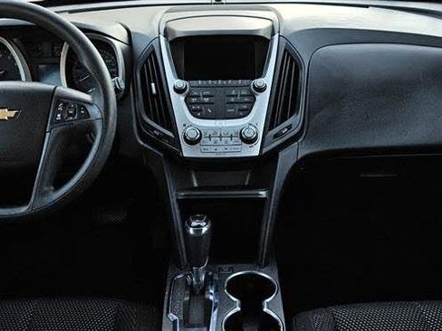 Used 2017 Chevrolet Equinox LS FWD image 9