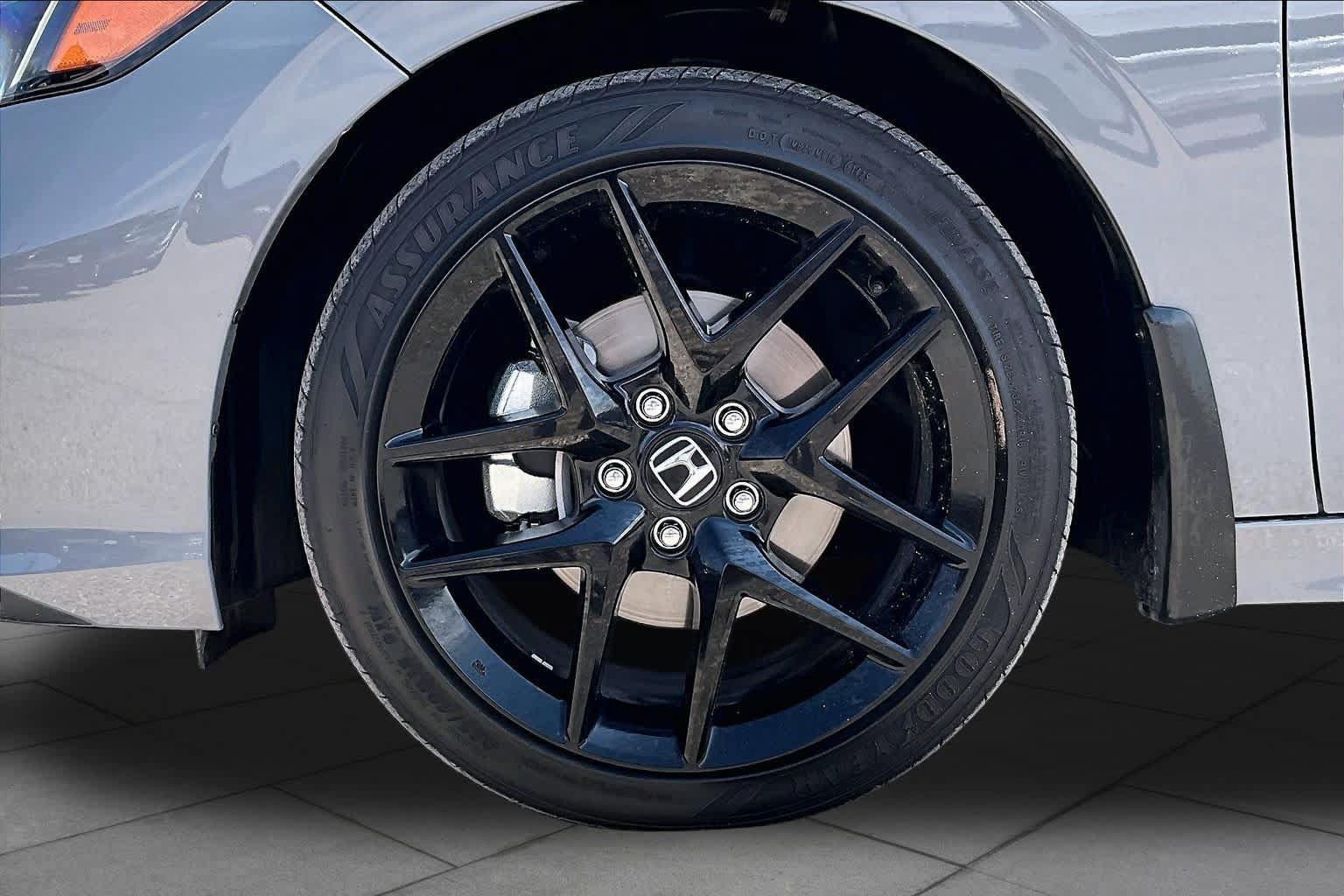 Used 2025 Honda Civic Sport image 11