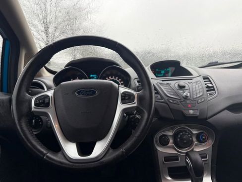 Used 2015 Ford Fiesta SE image 9