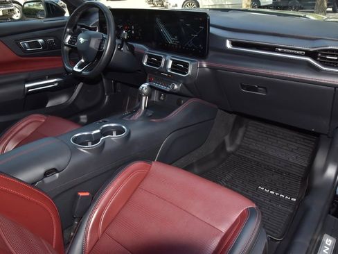 Used 2025 Ford Mustang Premium image 17