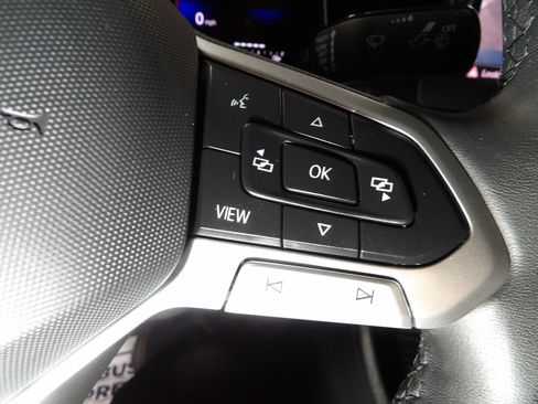 Used 2026 Volkswagen Jetta SE FWD image 23