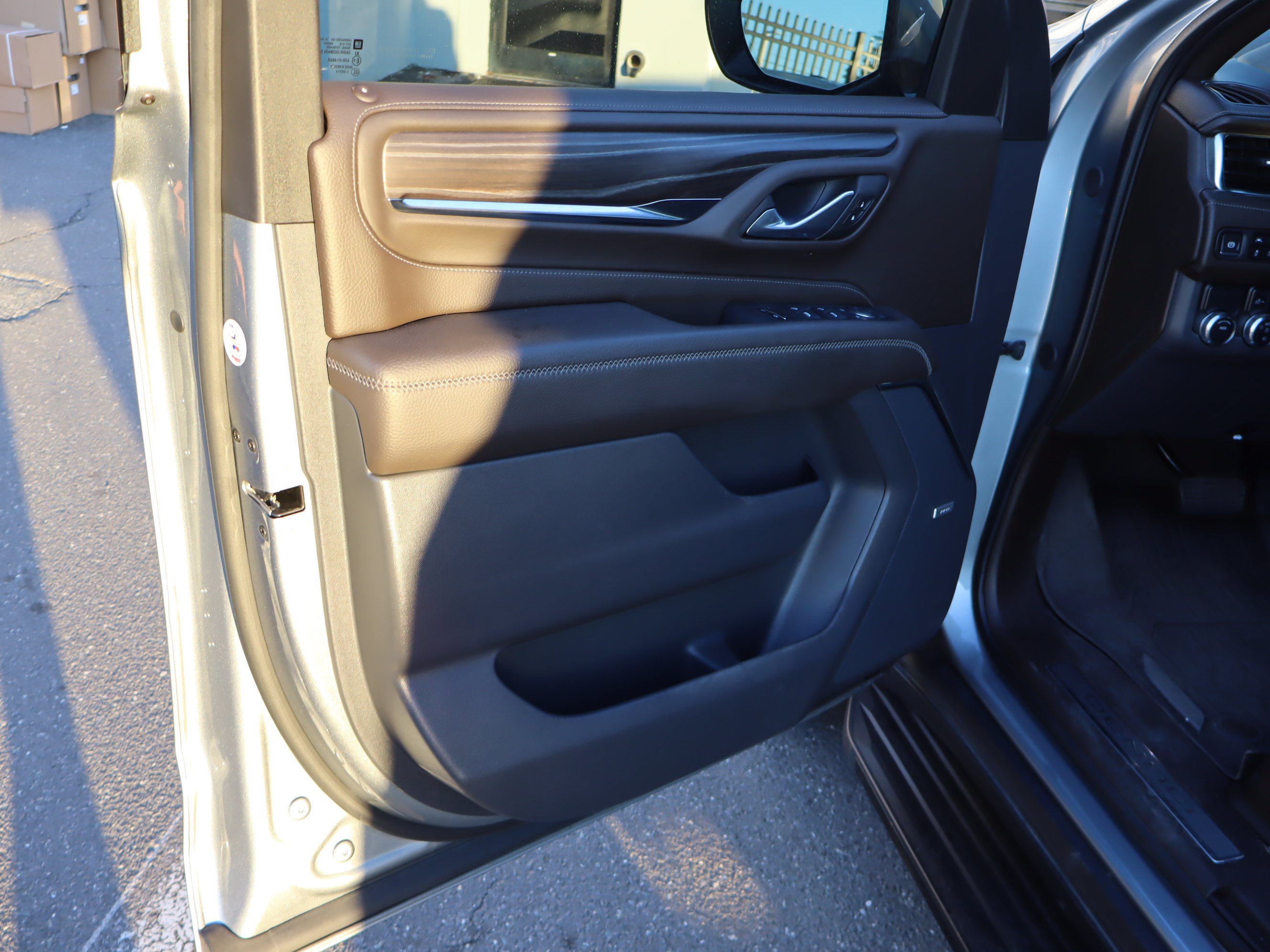 Used 2024 GMC Yukon Denali RWD image 15