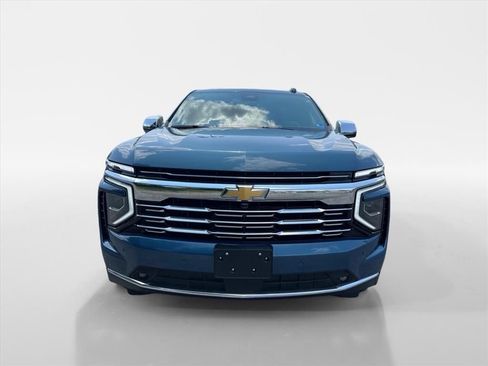 Used 2025 Chevrolet Suburban Premier AWD/4WD image 8