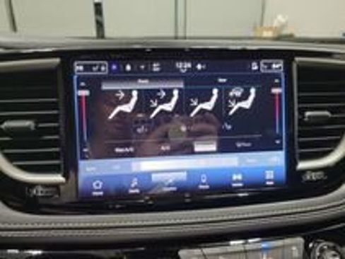 New 2026 Chrysler Pacifica Select image 14