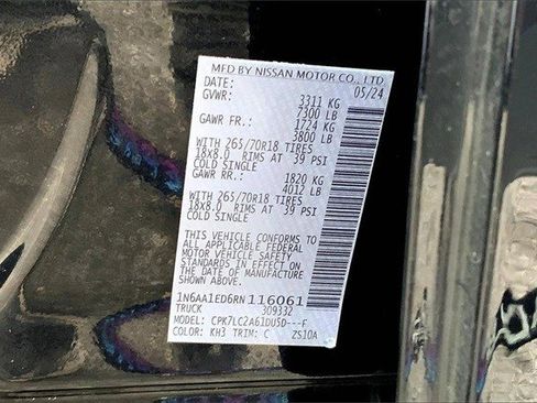 Used 2024 Nissan Titan SV w/ SV Convenience Package image 28