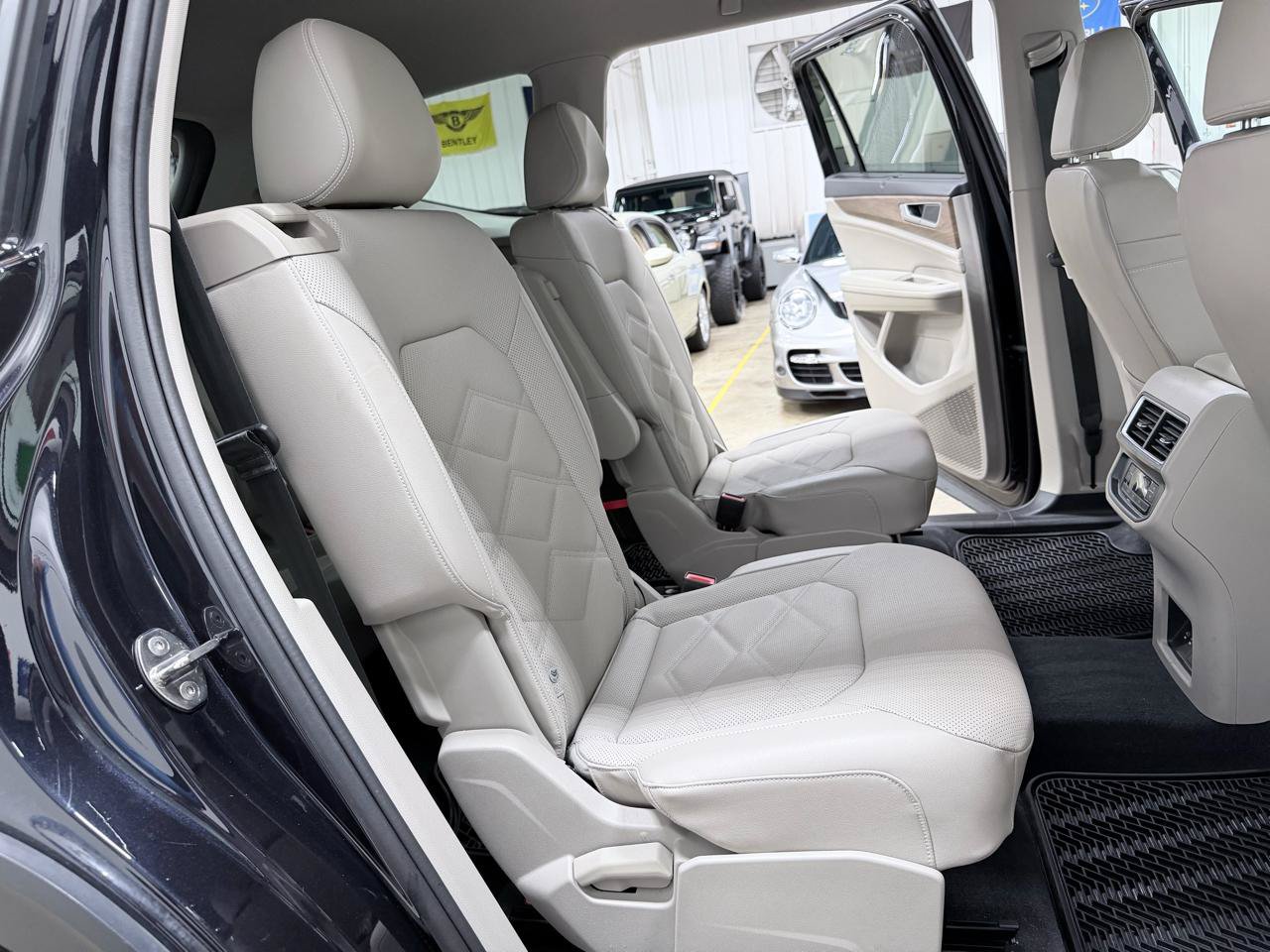 Used 2024 Volkswagen Atlas SE w/ Black Wheel Package AWD/4WD image 37