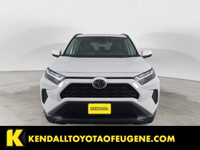 Used 2025 Toyota RAV4 XLE AWD/4WD image 2