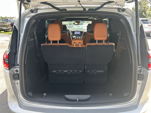 New 2026 Chrysler Pacifica Pinnacle image 7