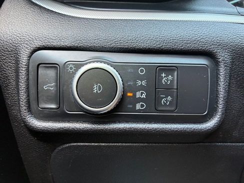 Used 2022 Ford Explorer XLT w/ Equipment Group 202A AWD/4WD image 27