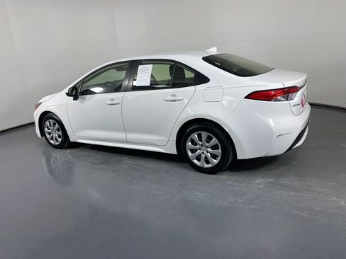 Certified 2022 Toyota Corolla LE image 4