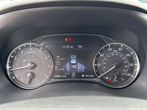 Used 2023 INFINITI QX80 Luxe w/ All-Season Package AWD/4WD image 3