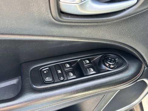 Used 2018 Jeep Compass Sport FWD image 12
