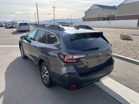 Used 2023 Subaru Outback Premium image 12