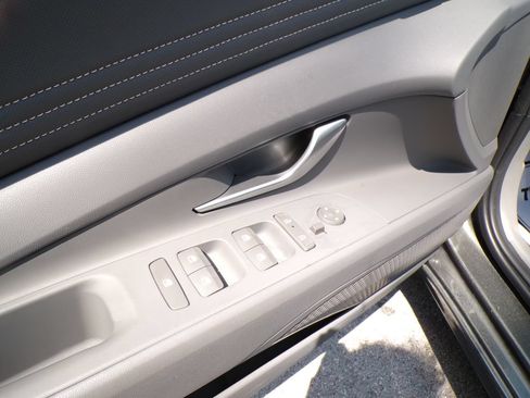 Used 2025 Hyundai Elantra Sport FWD image 22