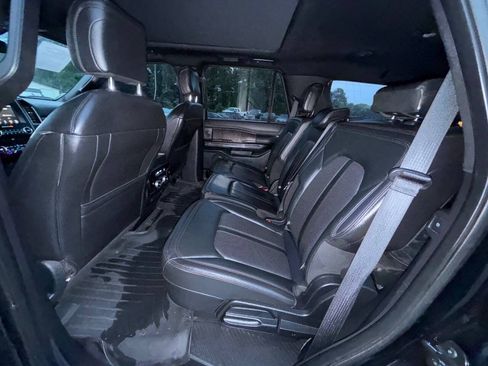 Used 2018 Ford Expedition Limited w/ Equipment Group 301A AWD/4WD image 16