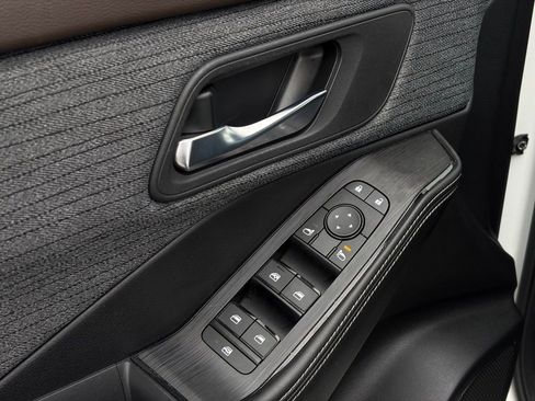 Certified 2023 Nissan Rogue SV image 13