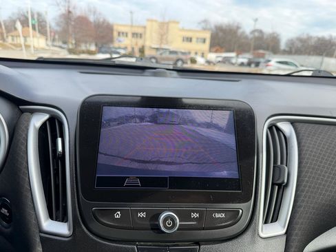 Used 2022 Chevrolet Malibu LT image 13