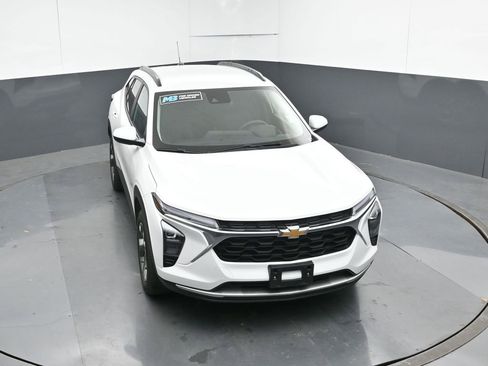 Used 2025 Chevrolet Trax LT image 50